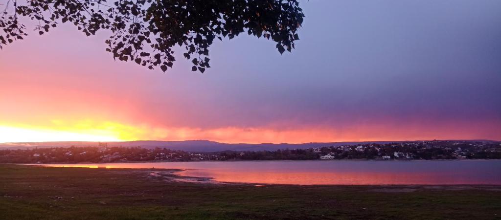 Carlos Paz Casa con pileta cerca Río y Centro - 2