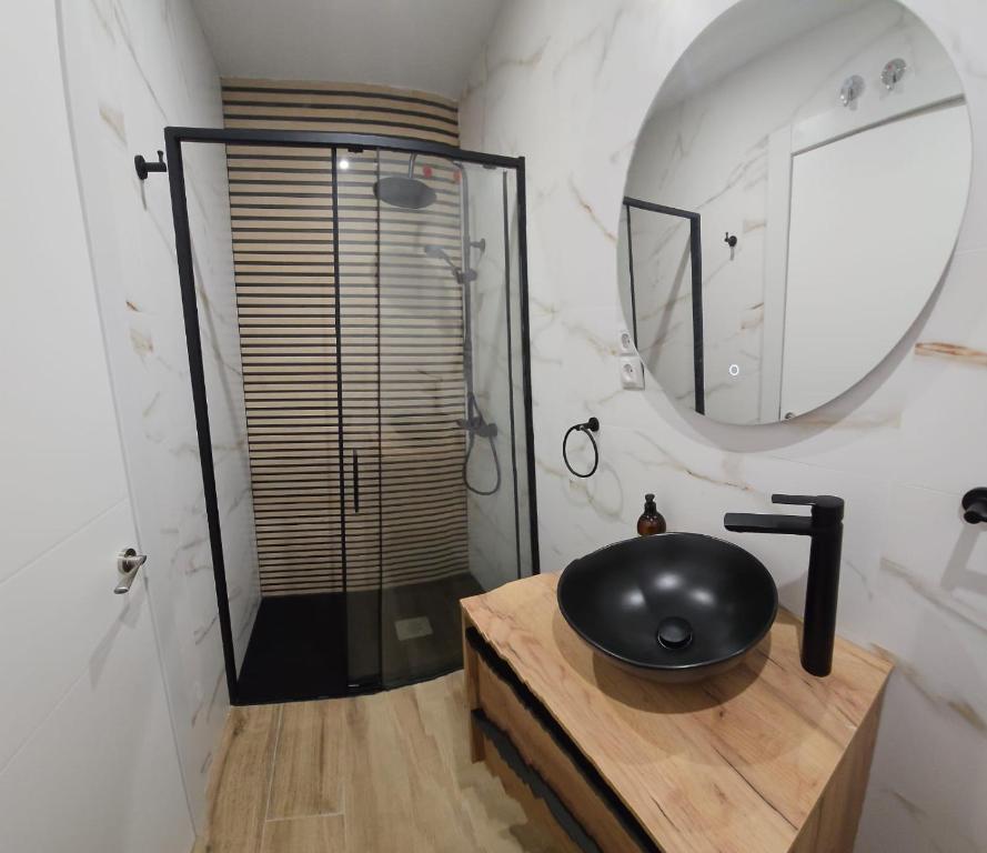 HOSTAL ANDREA GRANVIA - 4