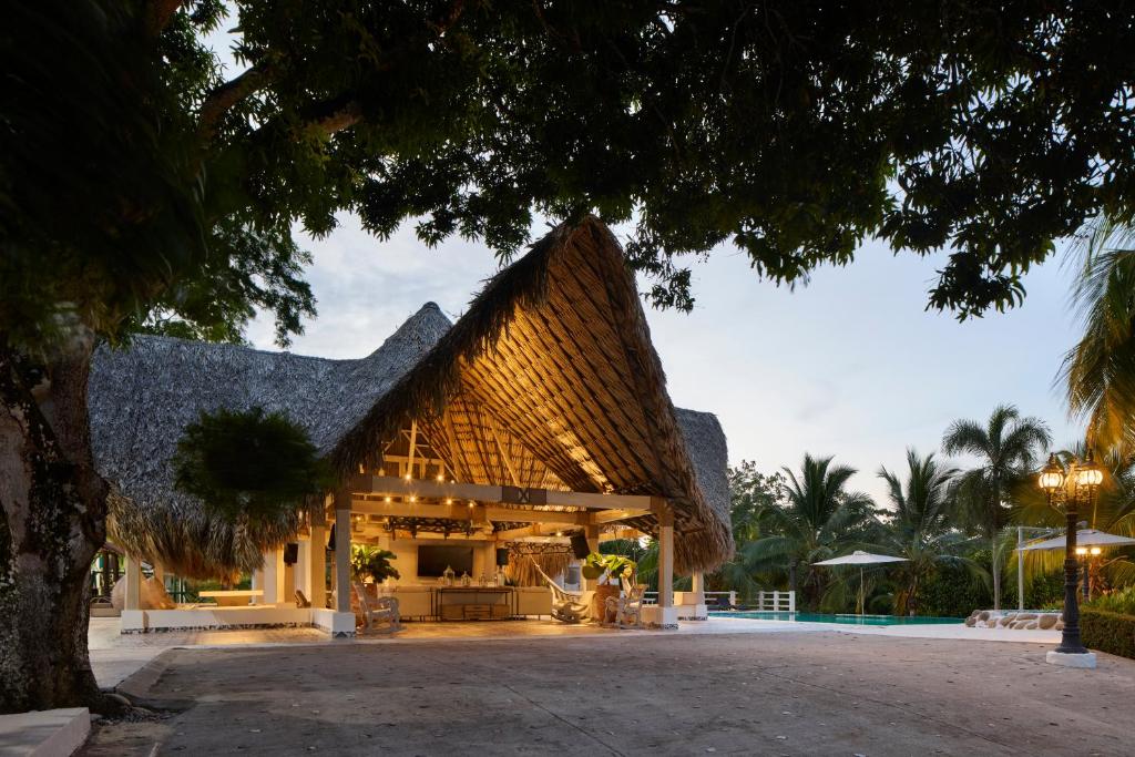 Tropical Luxury Experience in Los Mangos! - 3