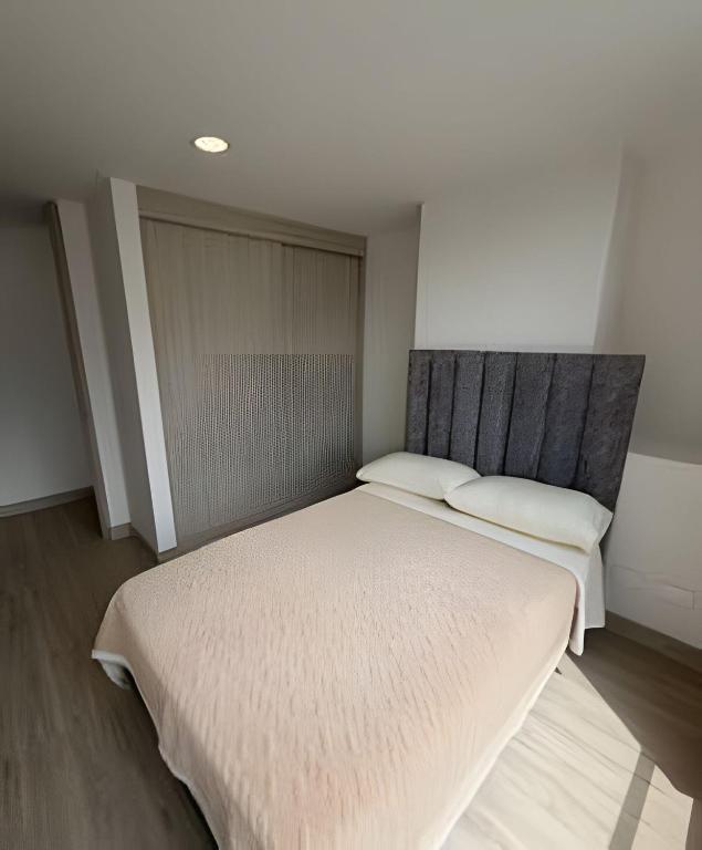 Cozy and Modern – Stratum 6 - 5