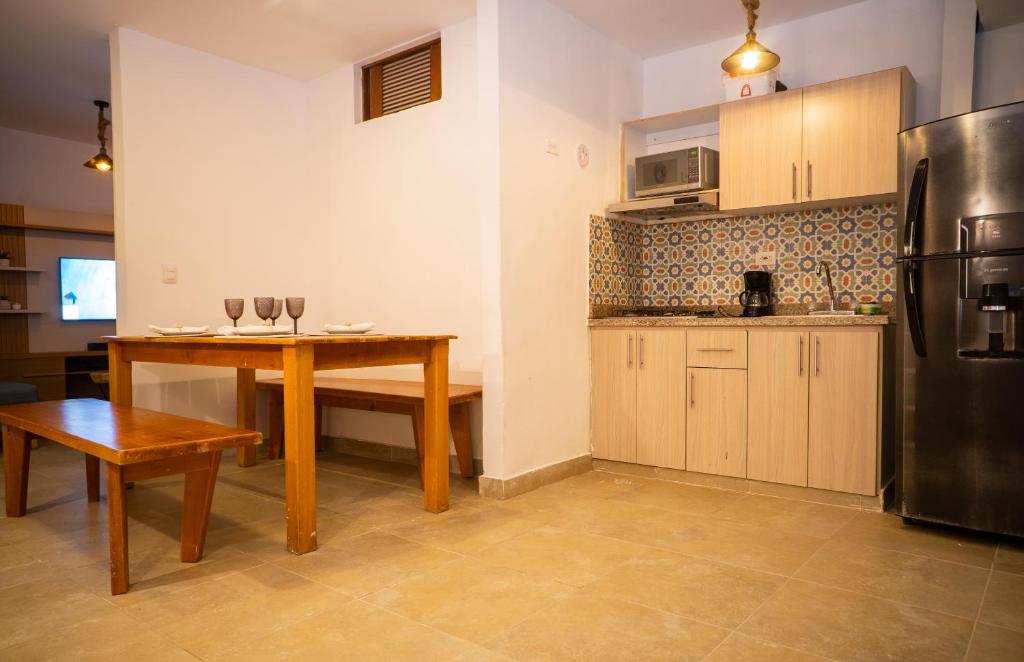Casa Quero 915 4BR House Old City rooftop jacuzzi AC full Wifi - 4