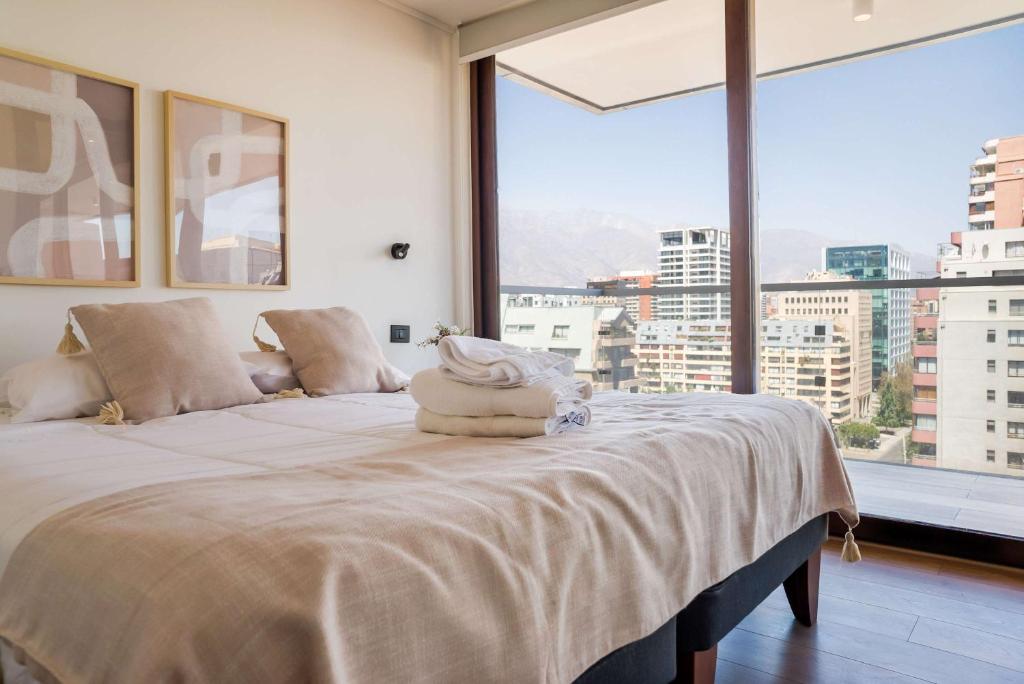 Stylish 2BR Retreat in Central Las Condes Oasis - 2