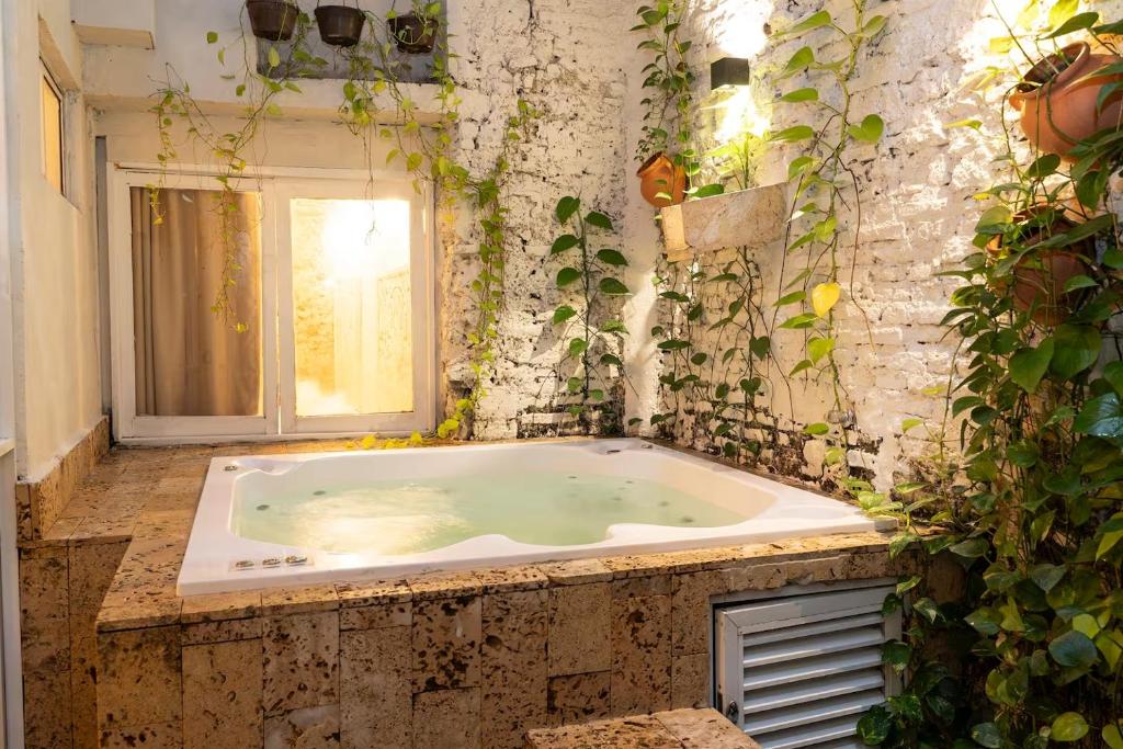 Casa Quero 914, 3br Old city wifi jacuzzi - 1