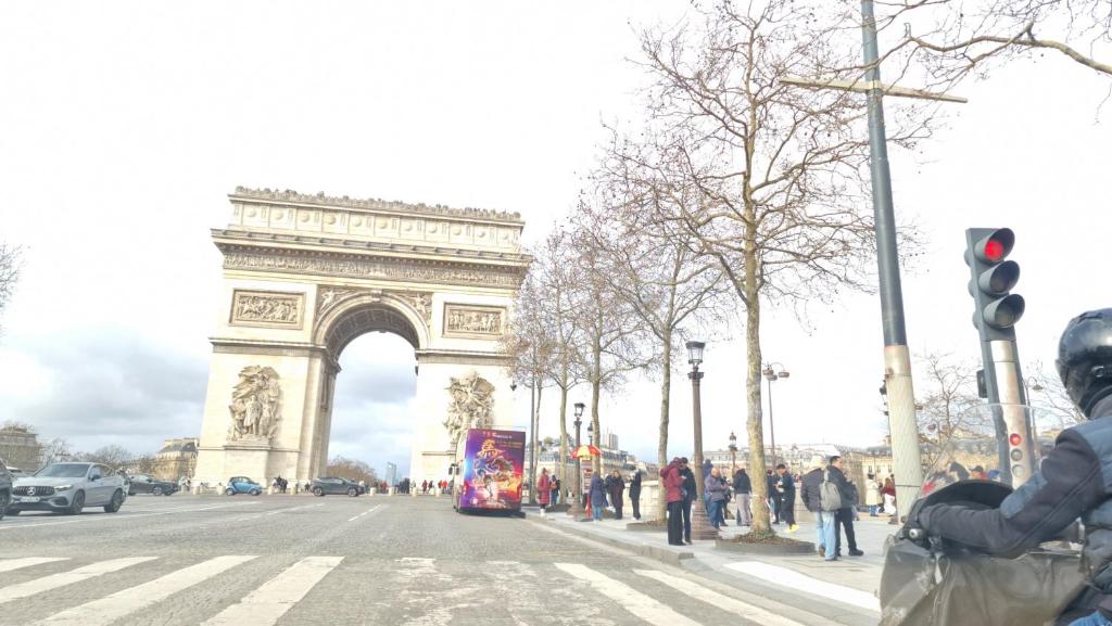 Gare Montparnasse 1mins,center, bd St Germain, 5mins Eiffel tour ,Notre Dame of Paris ,quartier Latin,amusing place - 3