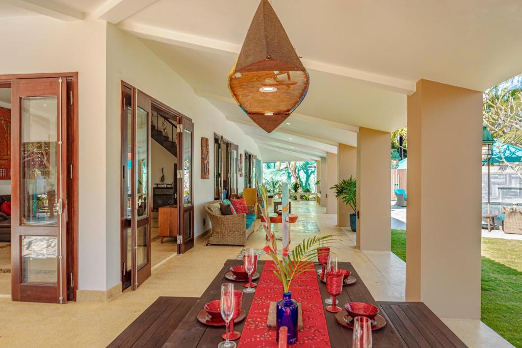 Holiday Villa 6BR Beachfront, Pool, Sauna An Bang Beach