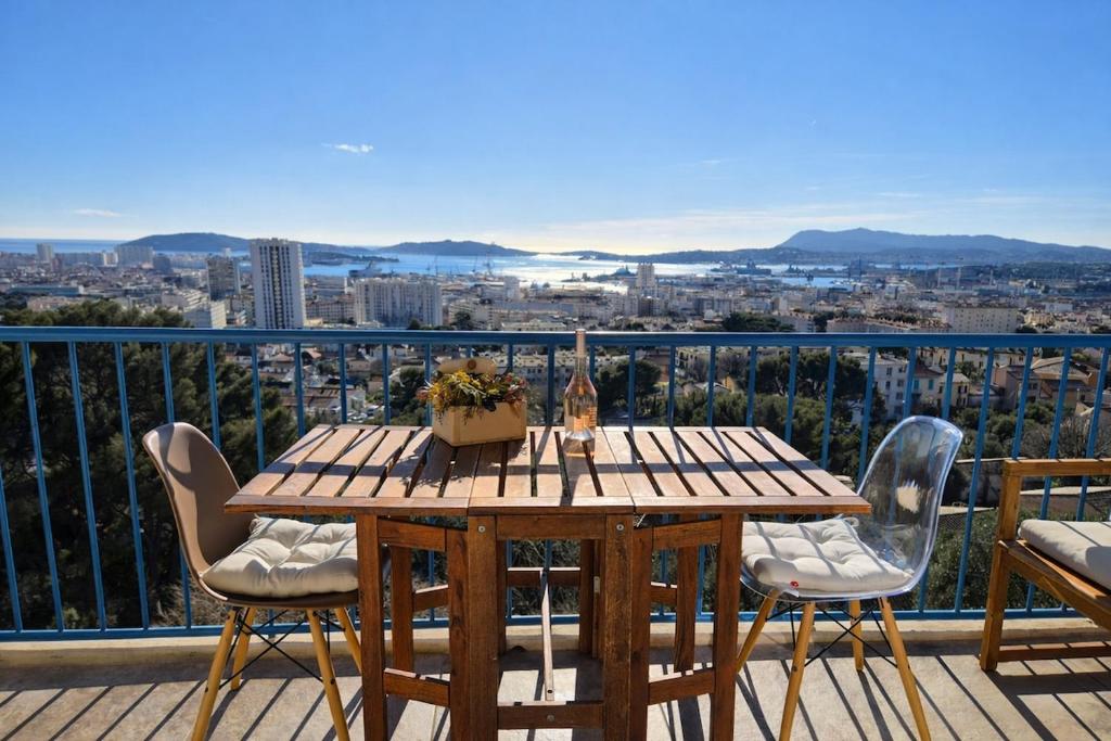 Breathtaking sea view - Bright 2-bedroom apartment with balcony - 2