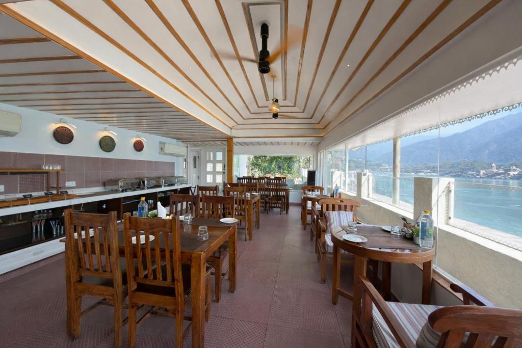 Restaurant, Yog niketan by sanskriti in Rishikesh