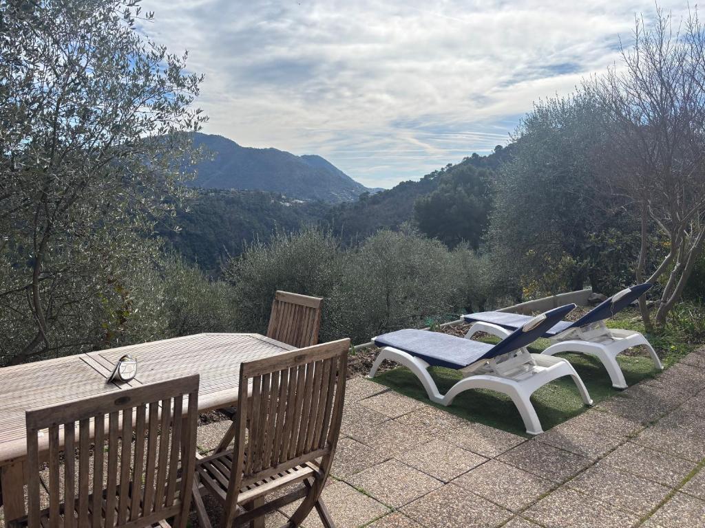Charming apartment with stunning mountain views - 2