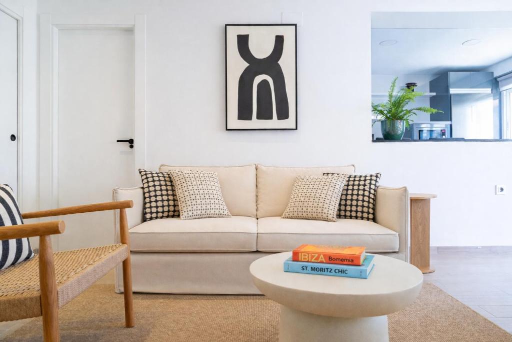 Central Torremolinos Luxury Apartment - 4