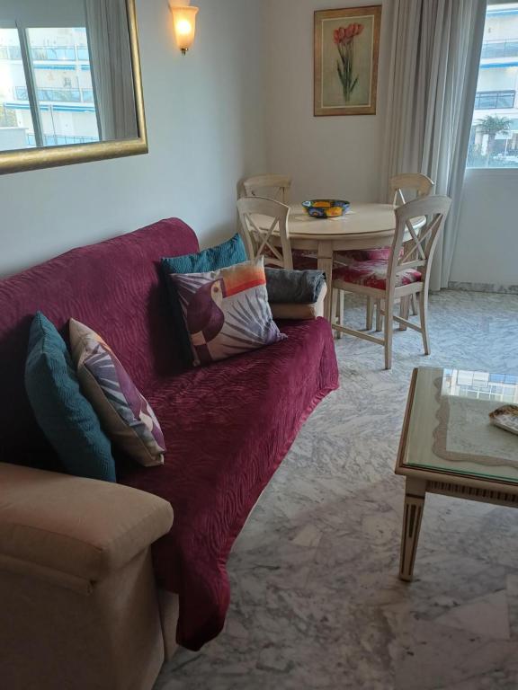 Homely Skol Apartment - Pool & Sea Views - 3