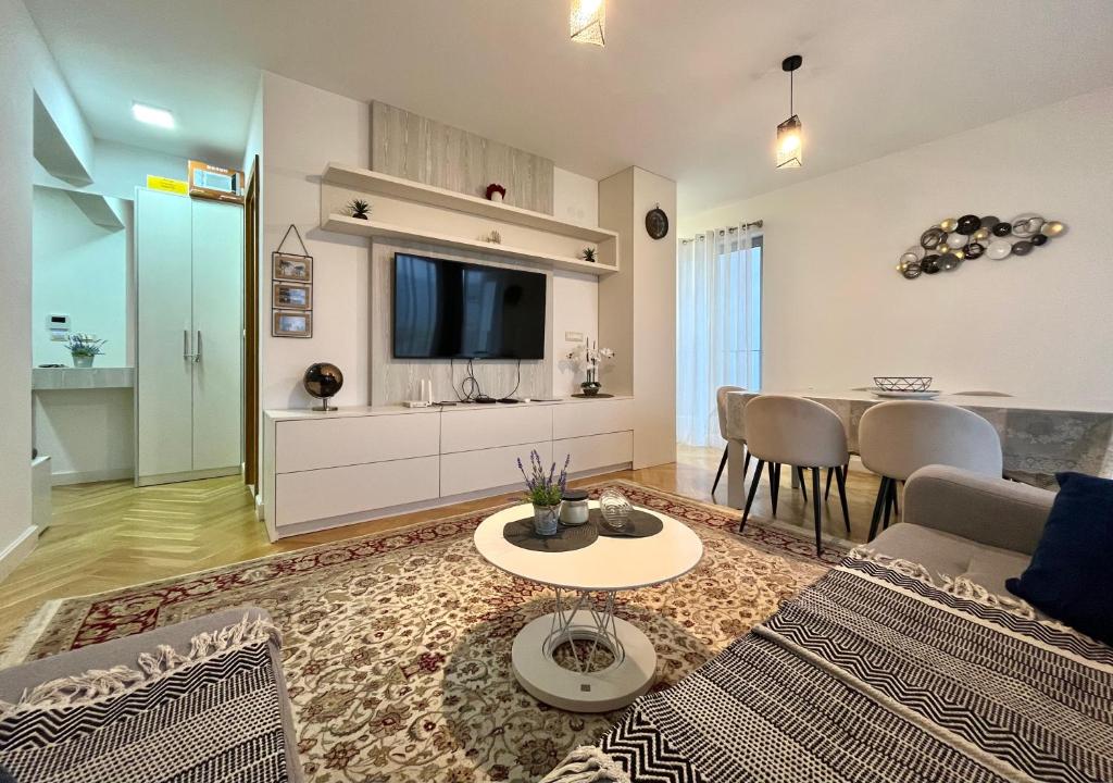 2bd New Dobrota Apt with Bay Views - 3