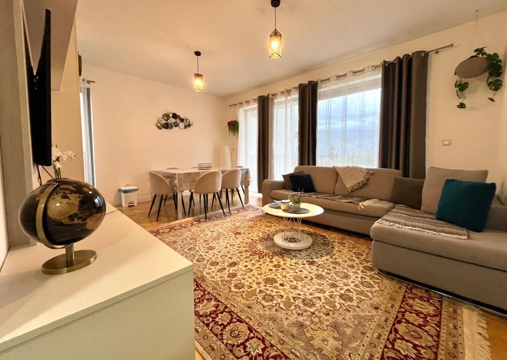 2bd New Dobrota Apt with Bay Views - 1