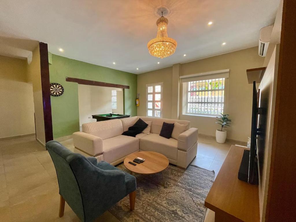 Casa Badillo 2 OLD CITY CRAZY LOCATION 4br jacuzzi wifi Ac hottub - 4