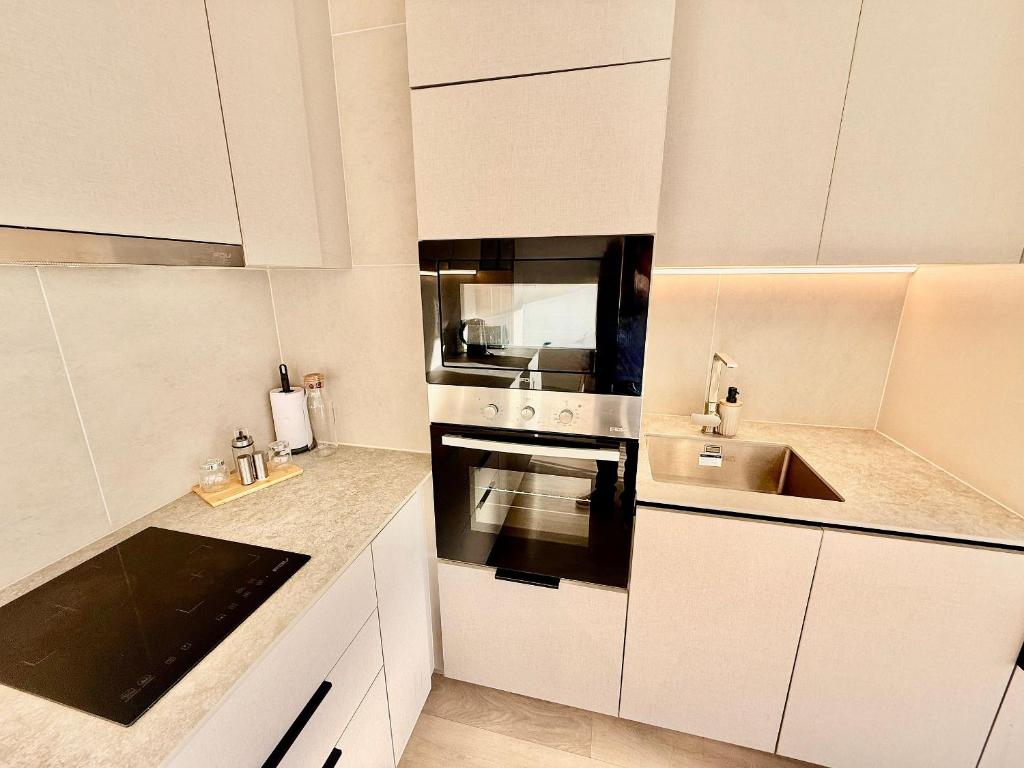 Modern decor and excellent location - 2
