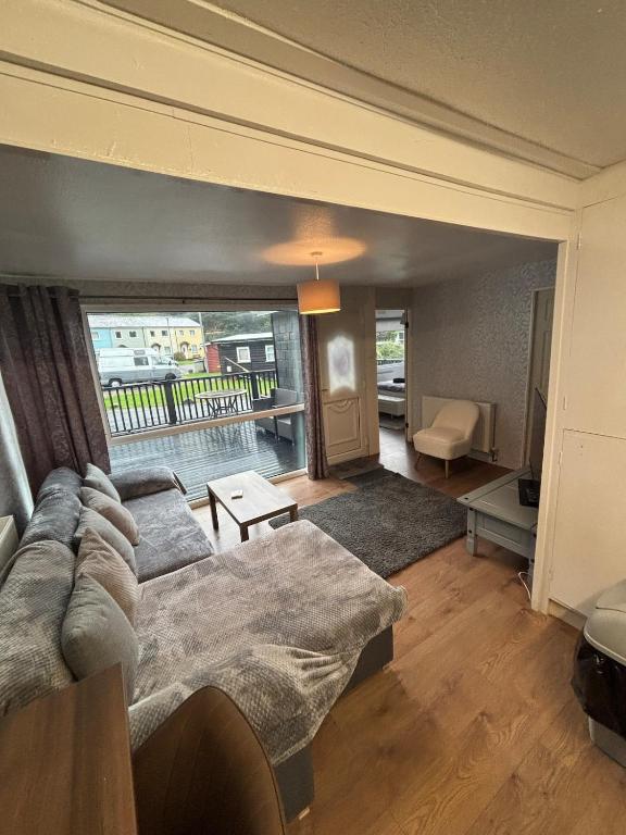 Edwards Cabin - dog-friendly self-catering flat near Caernarfon, North Wales