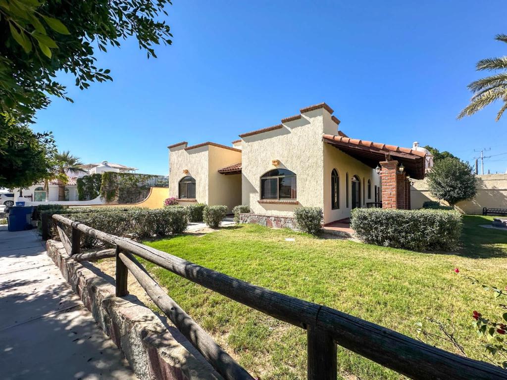 Tranquil Family Escape with Large Patio - 1
