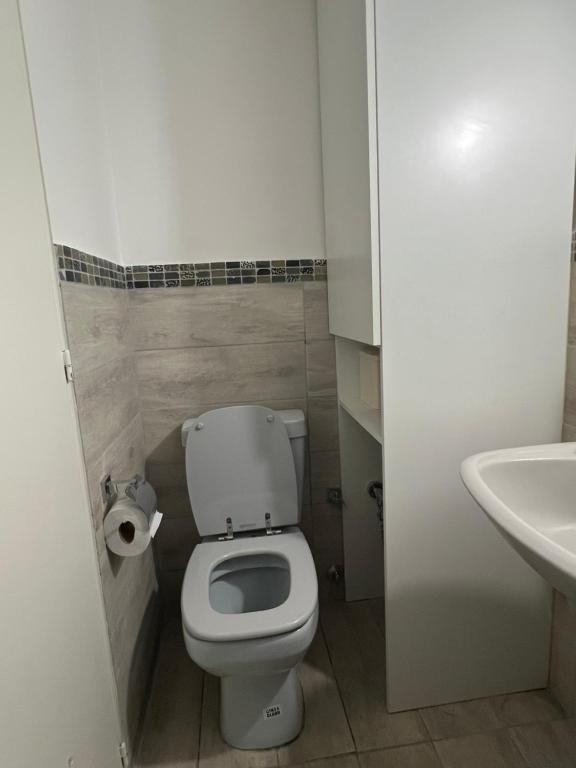 Habitación con baño privado en Pocitos - 1