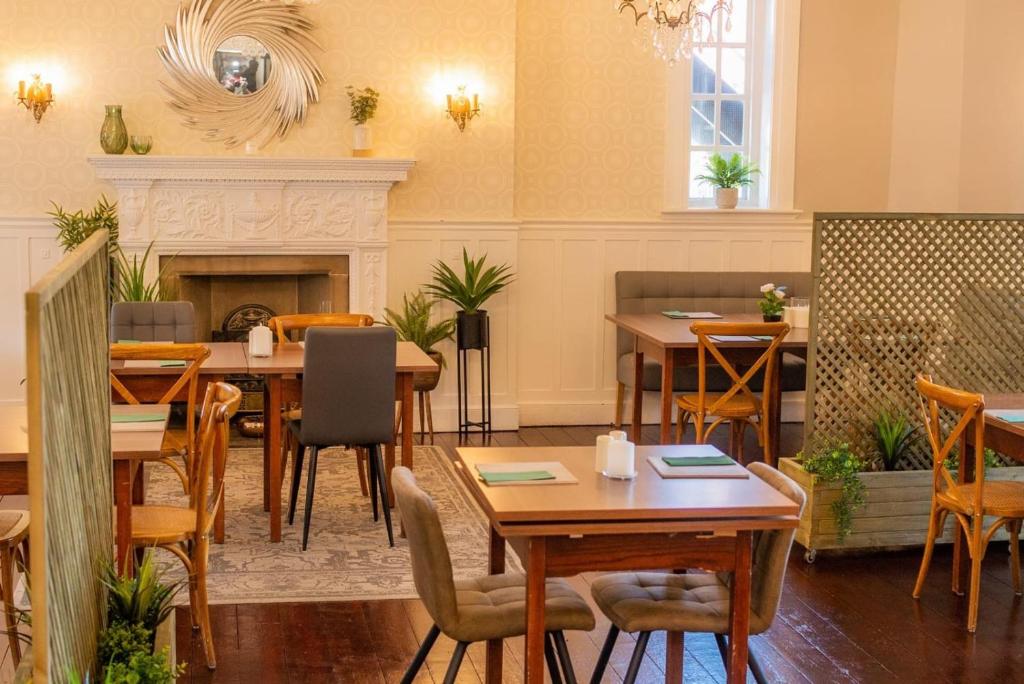 The Hand Hotel, Chirk photo 4