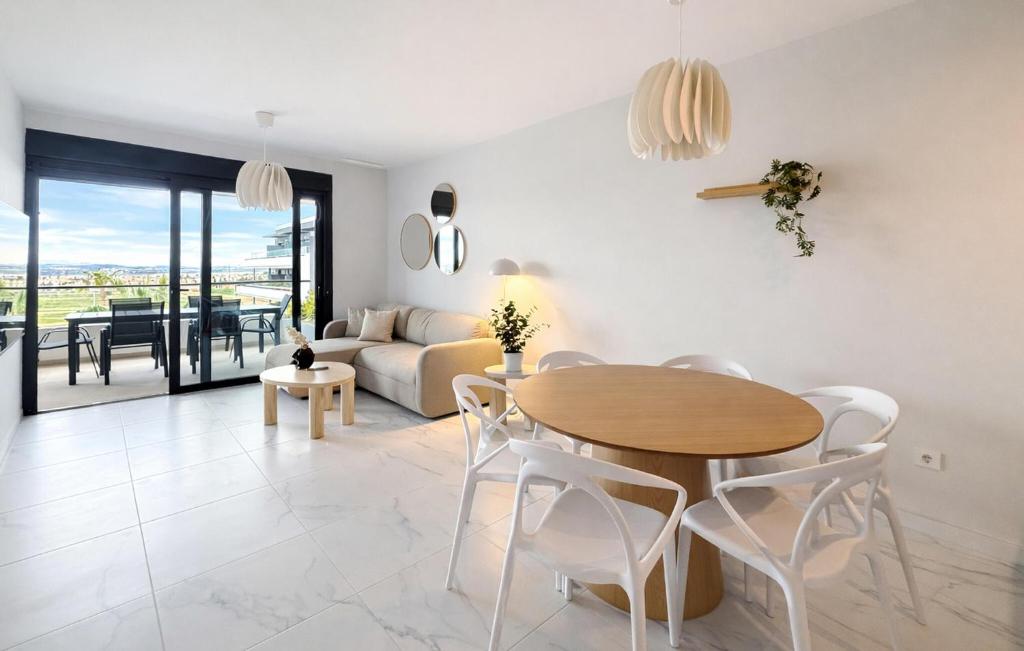 Stunning Apartment In Torrevieja - 4