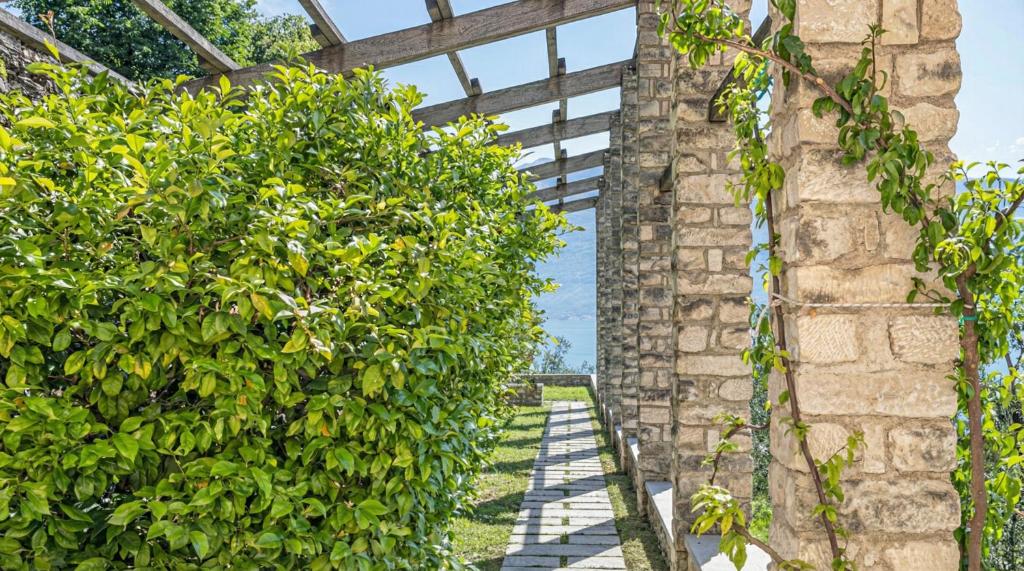 Limonaia dei Dogi Entire 7BR Villa with Private Pool & Lake Garda View - 4