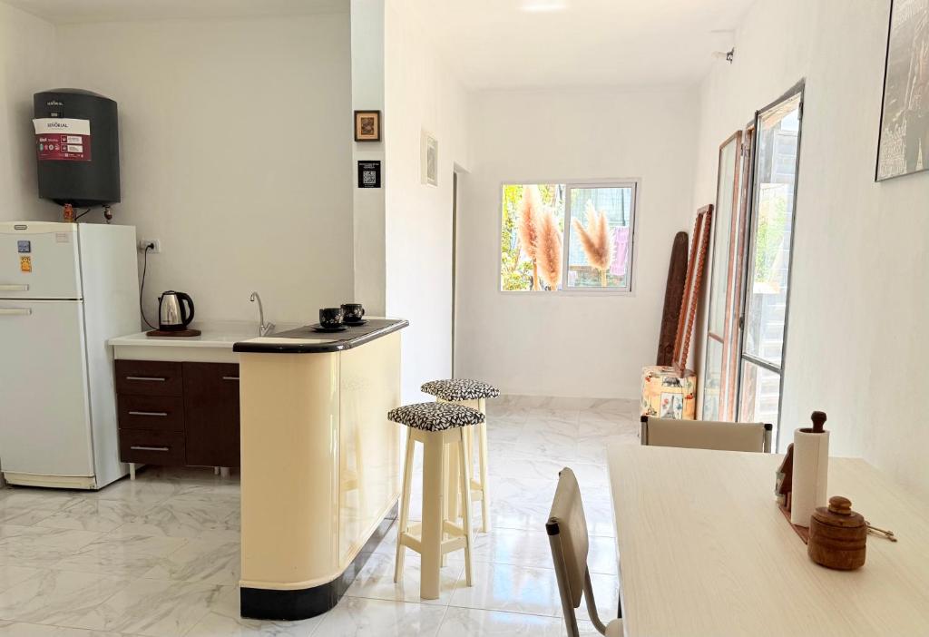 ApartWestern - 1