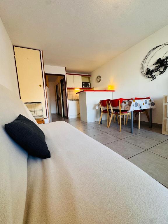 Les Soleillades-T2 pour 5 pers-piscine, parking privé- LaConciergerieByNina - 3