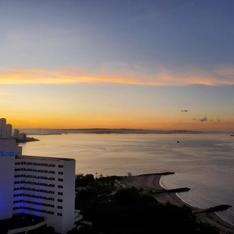 Apartamento con VISTA AL MAR, A una cuadra de la PLAYA. Piso 16 - 3