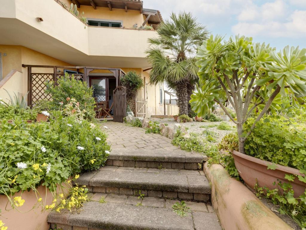 With private garden and air conditioning - 4