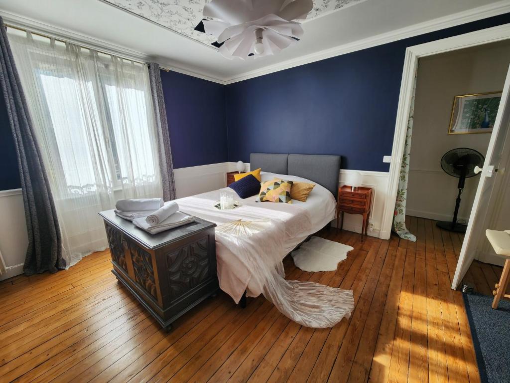 Cosy Art Gallery - 1