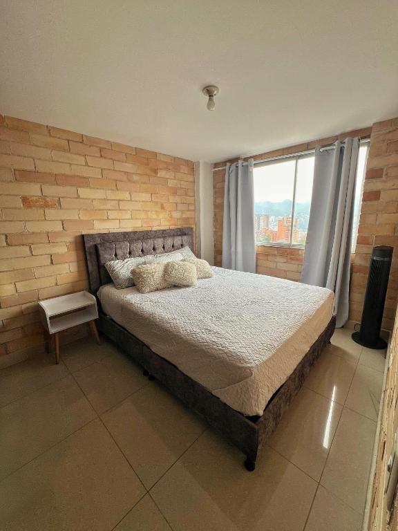 2BR Apartment with Skyline View - El Tesoro, El Poblado - 3