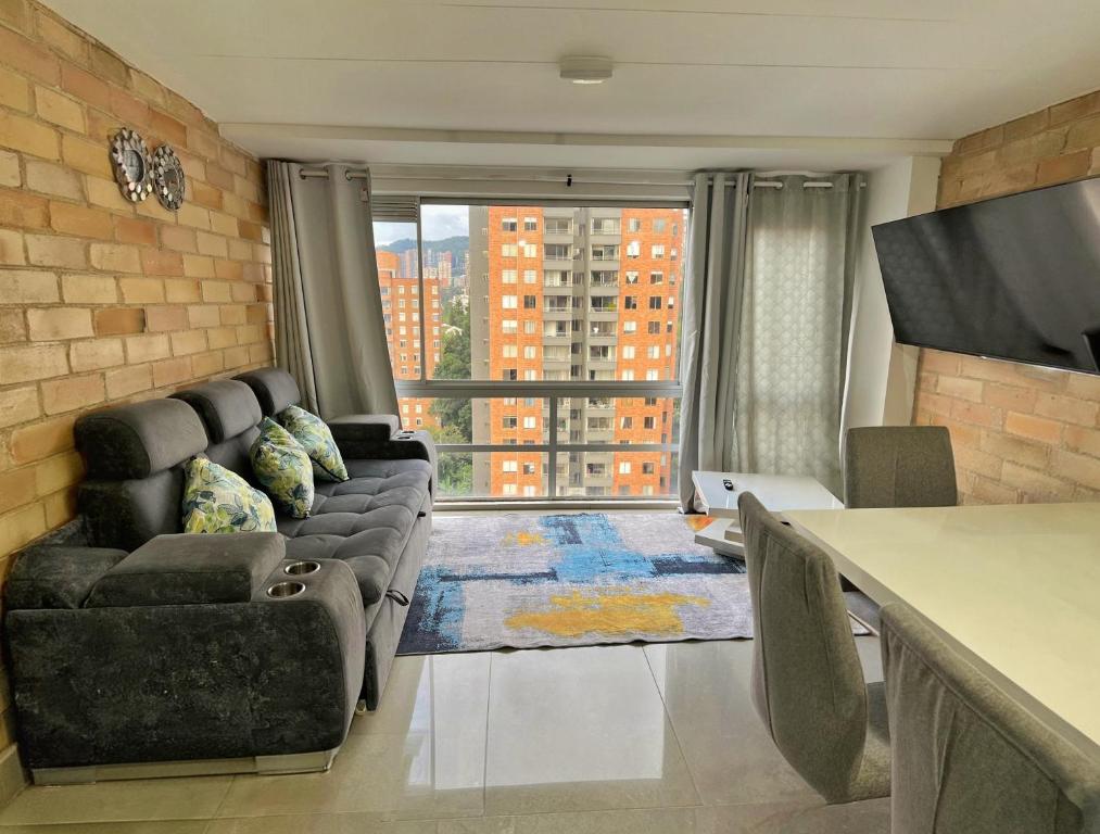 2BR Apartment with Skyline View - El Tesoro, El Poblado - 2