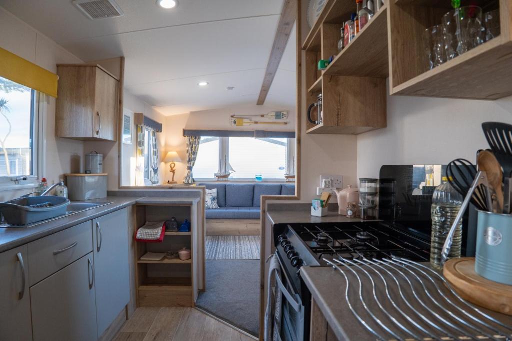 B3 Sunny Tides, Brixham photo 5