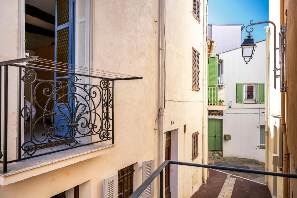 Charming 1-Bedroom Townhouse - 2