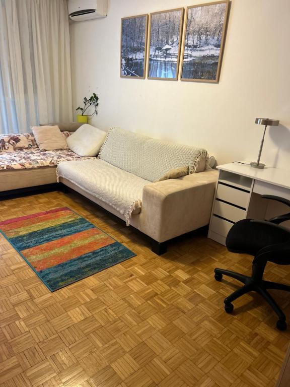 Apt 1944 - 1