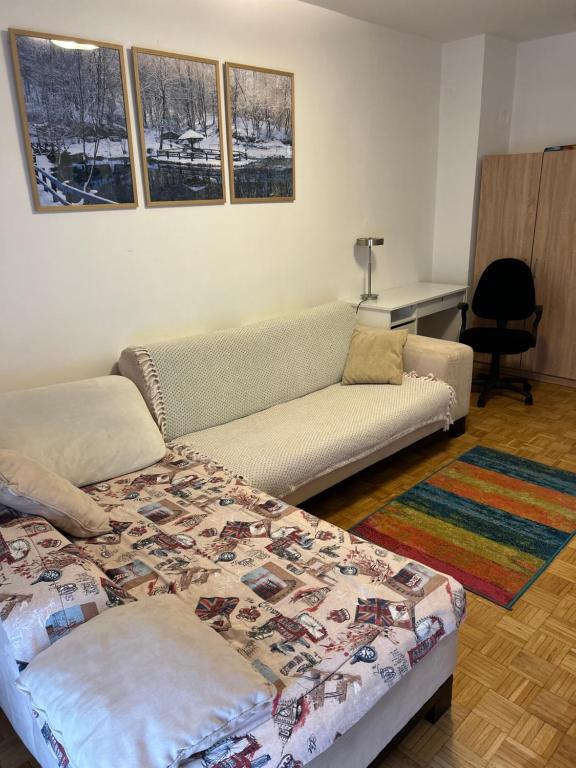 Apt 1944 - 2