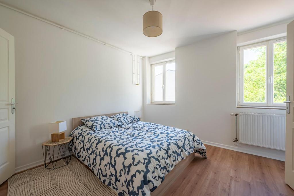 Spacious 1 bedroom apartment - Free parking around - 2