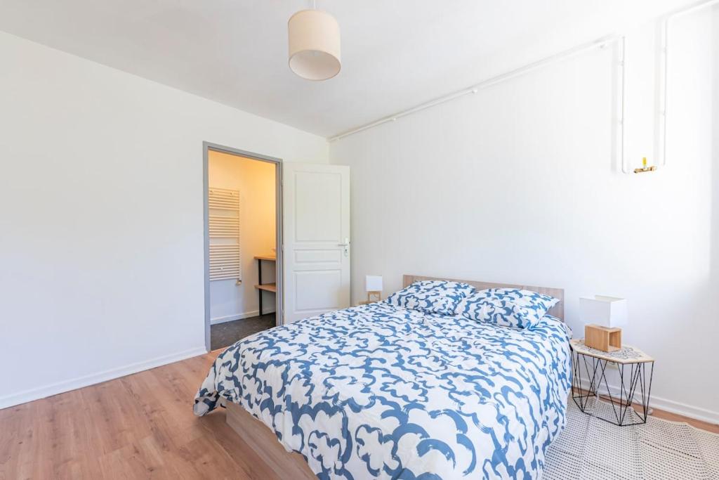Spacious 1 bedroom apartment - Free parking around - 5