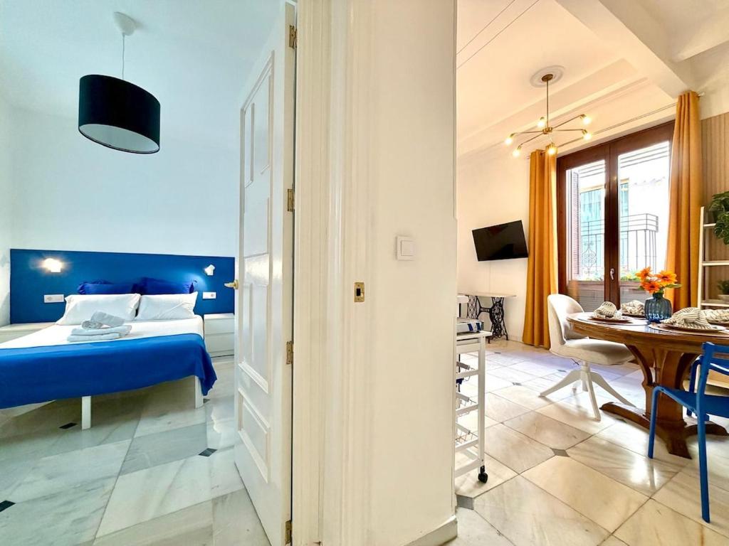 Renovated Apartment in Soho by Pineapple Homes - 5