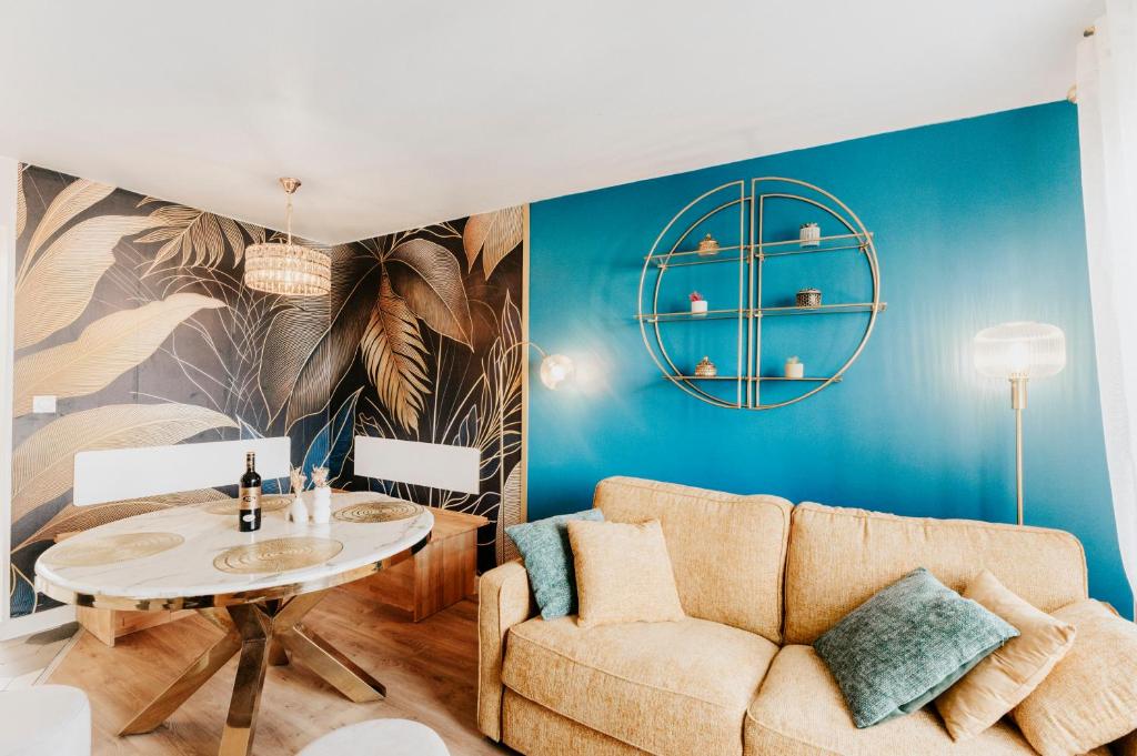Bright 2-Bedroom Duplex Apartment near Gare Saint-Jean with Parking - 2