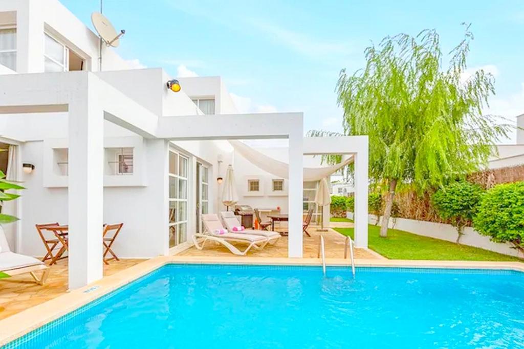 Familienfreundliches charmantes Ferienhaus mit Grill, Terrasse und Garten - 3
