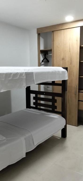 Acogedor y familiar Bello Horizonte Plaza - Apartment near Cabo Tortuga Beach & Airport Santa Marta - 5