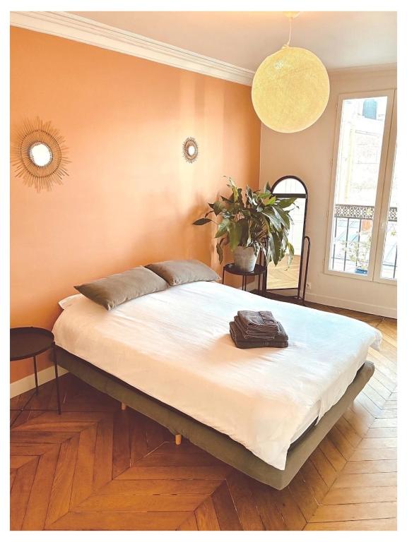 Quiet and Bright - Balcony with Montmartre View - 2