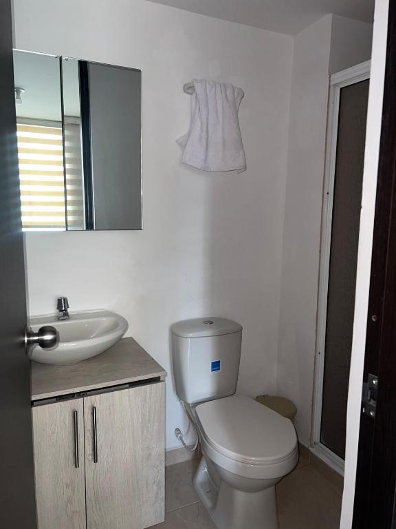 Hermoso Apartamento de 3 habitaciones, vista a la coordillera y parqueadero - 4
