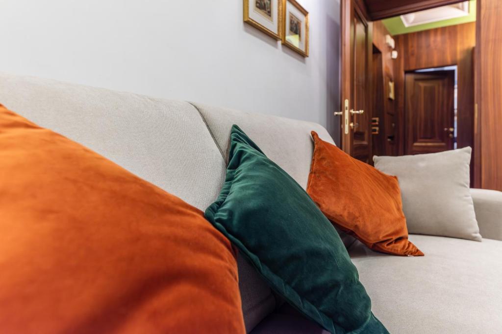Pantheon Antique Suite - 5