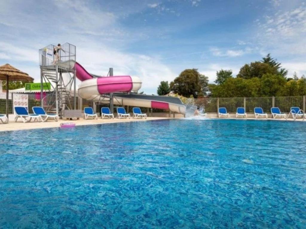 ZEcamping 4 étoiles animé piscine couverte 1km plage fitness mobil-home TV - 2