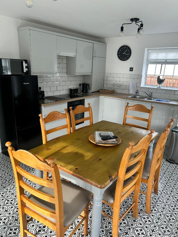3 Bed Bungalow, Penrhyn Bay photo 6