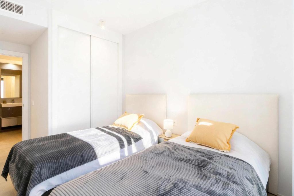 Bayside Luxury Steps from the Beach-Stylish apartment near beach pool & shops - 4