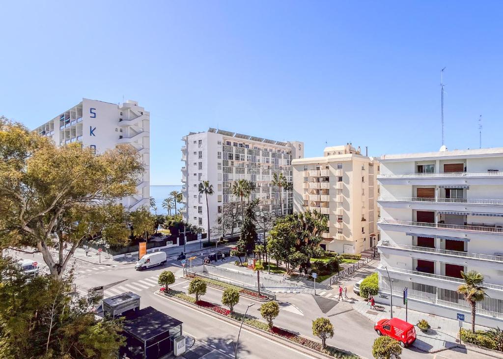 Spacious Two Bedroom Apartment in Marbella Centre - 2