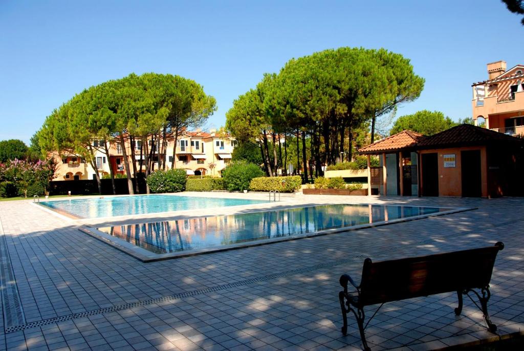 Coastal apartment with shared pool - 1