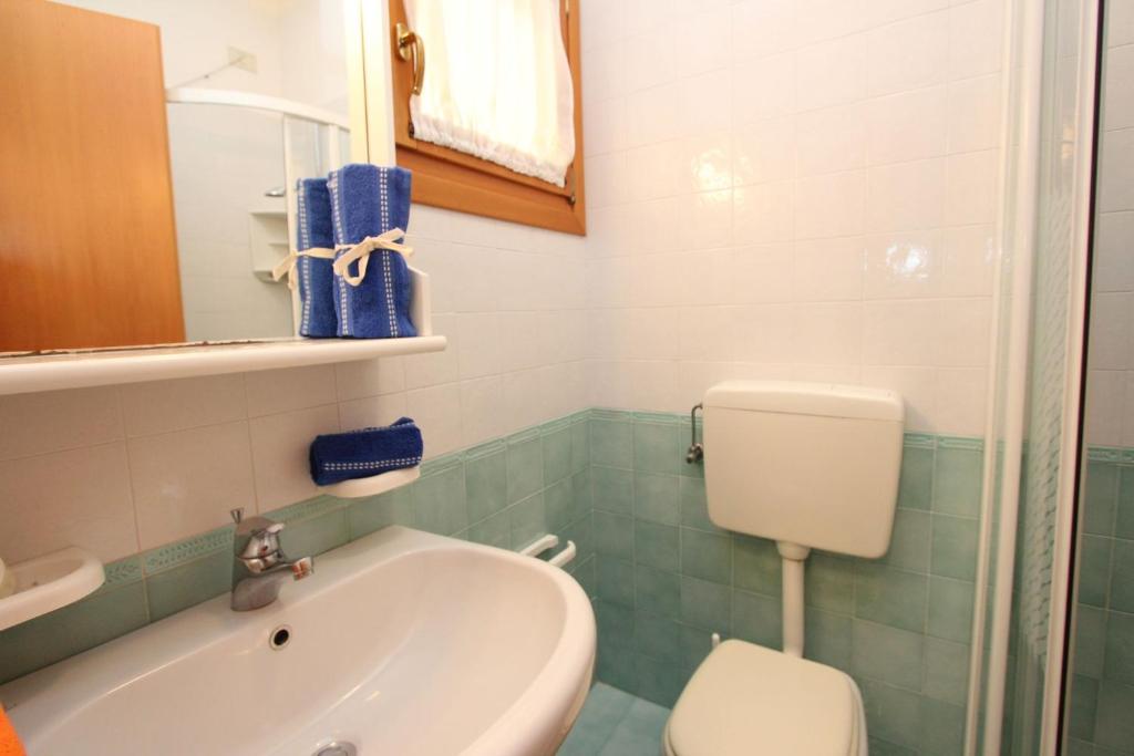 Coastal apartment with shared pool - 5
